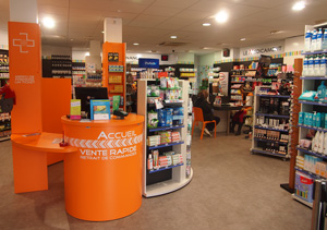 Entrée de la Pharmacie Mairie Bron
